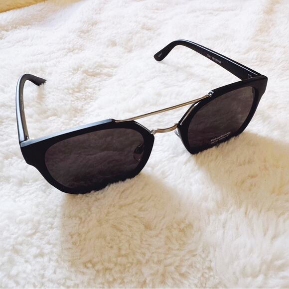 Alina Black Bold Round Sunglasses - Picture 4 of 9